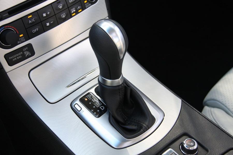  Infiniti G37 Convertible 2008 года  (фото 30 из 57)